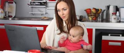 В России увеличены больничные выплаты по уходу за детьми - eadaily.com - Россия