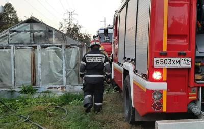 Валерий Горелых - Под Екатеринбургом произошел пожар в садовом товариществе - tass.ru - Екатеринбург - Свердловская обл.