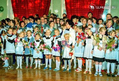 Фотовоспоминания 1 сентября. Два первоклассника на всю школу, диско 80-х и Горячев с розами - ulpravda.ru