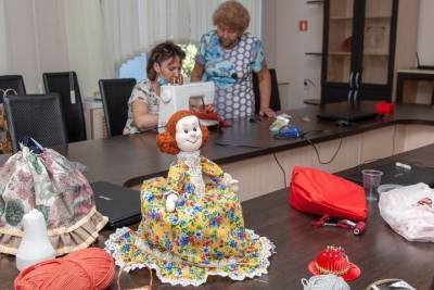 В Астрахани создали куклу-грелку на чайник - ast.mk.ru - Астрахань