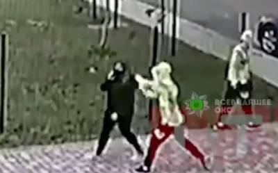В Ровно подростки из любопытства нанесли ножевые ранения случайной прохожей (ВИДЕО) - enovosty.com - Ривненской обл. - Ровно - Нападение