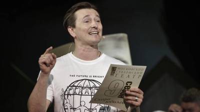 Сергей Безруков - «До слез»: Безруков рассказал о любимой песне школьных лет - vm.ru - Москва