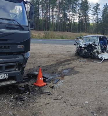 В Княжпогостском районе легковушка врезалась в грузовой Volvo - bnkomi.ru - респ. Коми - Сыктывкар