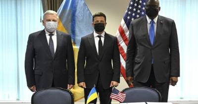 Владимир Зеленский - Ллойд Остин - $60 млн долларов помощи и поддержка членства в НАТО: Зеленский встретился с министром обороны США - focus.ua - Россия - США - Украина