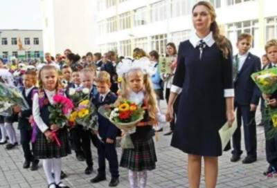 Александр Беглов - Классным руководителям Петербурга будут доплачивать по пять тысяч рублей ежемесячно - online47.ru - Россия - Ленинградская обл. - Санкт-Петербург