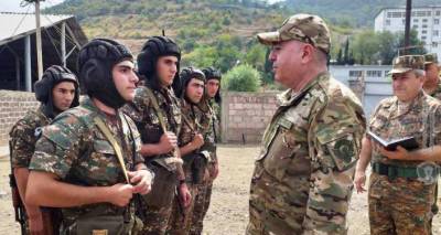 Аршак Карапетян - Аршак Карапетян посетил ряд воинских частей и пообщался с резервистами - ru.armeniasputnik.am - Армения