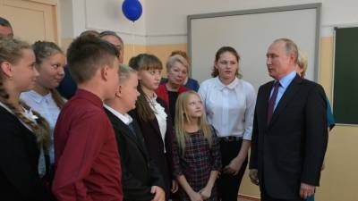 Владимир Путин - Много мусора: Путин предостерег школьников от слепой веры интернету - mir24.tv - Россия - Приморье край