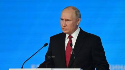 Владимир Путин - Сергей Кравцов - Путин отметил важность сохранения очного формата обучения - russian.rt.com - Россия - Владивосток