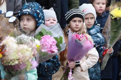 На Урале школьницу не пустили на линейку из-за отсутствия документов - znak.com - Челябинская обл. - Челябинск - район Чебаркульский
