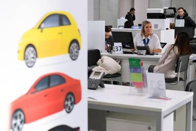 Россияне согласились переплачивать за машины сотни тысяч рублей - lenta.ru