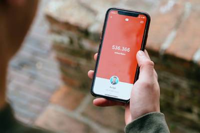 Перечислены недостатки iPhone - lenta.ru - США