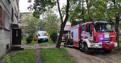 ФОТО: В многоэтажке в Кенгарагсе возник пожар, пострадал один человек - rus.delfi.lv - Рига - Латвия