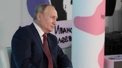 Владимир Путин - Петр I - Школьник поправил Путина во время разговора о Северной войне - russian.rt.com - Россия - Швеция - Владивосток