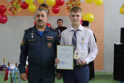 В Тверской области наградили отважного школьника - tver.mk.ru - Россия - Тверская обл.
