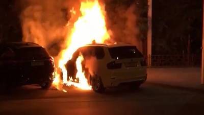Минувшей ночью в Центральном районе Новосибирска сгорел автомобиль BMW - runews24.ru - Новосибирск - район Центральный, Новосибирск