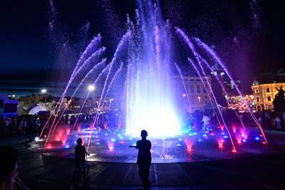 Во Владивостоке пройдет торжественное открытие «сухого» фонтана - lenta.ru - Казань - Владивосток
