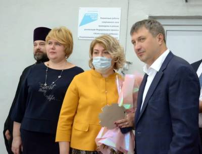 Иван Носков - Мэр Дзержинска посетил праздничную линейку в школе № 6 - vgoroden.ru - Дзержинск