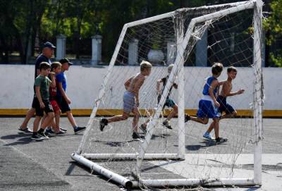 Урок футбола ввели в 150 школах восьми регионов РФ с 1 сентября - interfax-russia.ru - Россия