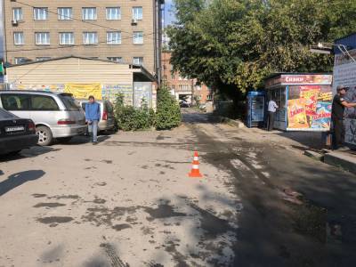 В Новосибирске ищут мотоциклиста, сбившего ребенка в Дзержинском районе - runews24.ru - Новосибирск - район Дзержинский, Новосибирск