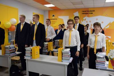 Школьник и студенты получили поздравления с Днём знаний от Рязанской НПК - 7info.ru - Рязань