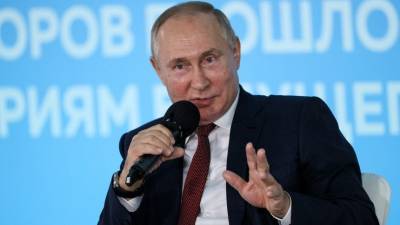 Владимир Путин - Путин рассказал, что с 16-17 лет думал о выборе своего пути в жизни - 5-tv.ru - Россия - Владивосток