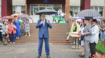 Олег Мельниченко - Вадим Супиков поздравил школьников с Днем знаний - penzainform.ru - Пензенская обл. - Пенза