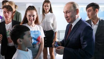Владимир Путин - Школьники поблагодарили Путина за экскурсию по Форту № 1 во Владивостоке - 5-tv.ru - Россия - Владивосток - Дальний Восток