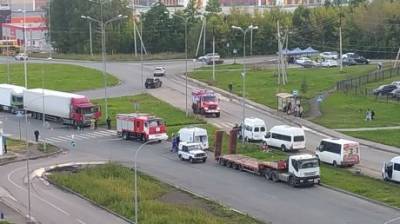 В Дальнем Арбекове загорелась припаркованная у остановки фура - penzainform.ru - Пенза