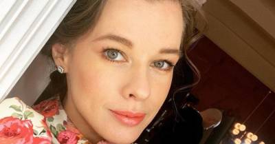 Екатерина Шпица - Фартук и улыбка до ушей: как выглядела Екатерина Шпица в первом классе - skuke.net