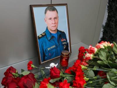 Владимир Путин - Евгений Зиничев - Александр Мельник - В Москве началась церемония прощания с погибшим в Красноярском крае министром МЧС РФ Зиничевым - rosbalt.ru - Москва - Россия - Красноярский край - Санкт-Петербург - Норильск