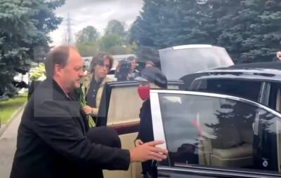 Алла Пугачева - Максим Галкин - Борис Краснов - Алла Пугачева не сдержала слез у гроба близкого друга: "Пусть душа будет в раю" - sport.politeka.net - Москва - Украина