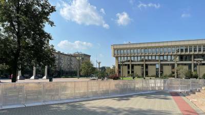 В Литве возмутились хлипкими заборами от мигрантов и "стенами" у Сейма - obzor.lt - Литва - Вильнюс