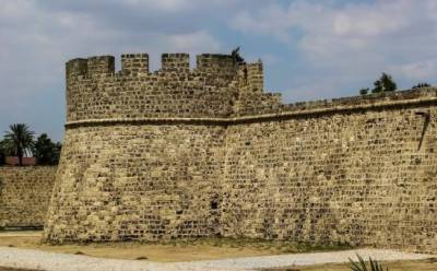 «Замок Отелло» стремительно разрушается - vkcyprus.com - Кипр