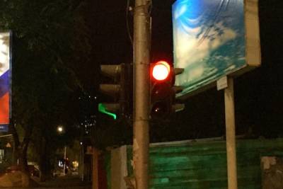 У Сенного рынка появился вечный светофор, взявший в заложники тысячи автовладельцев - saratov.mk.ru - Саратов