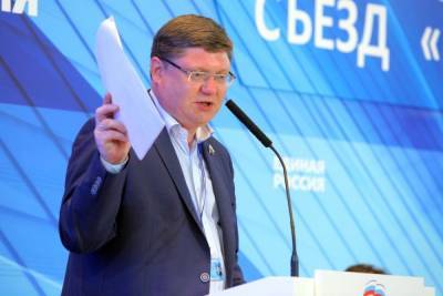 Андрей Турчак - «Единая Россия» законодательно защитит соцвыплаты от списаний - mk.ru - Россия