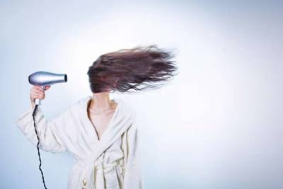 Названы неизвестные факторы, которые увеличивают риск выпадения волос - lenta.ua - Украина