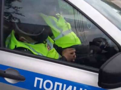 В Липецке засняли спящий на посту наряд ГИБДД - rosbalt.ru - Москва - Россия - Липецкая обл. - Липецк