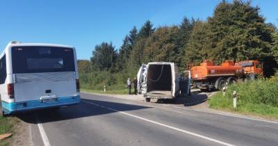 От удара автобуса «микрик» откинуло на «КамАЗ»: подробности аварии в Гурьевском районе - klops.ru - Калининград