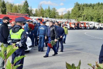 Владимир Путин - Александр Беглов - Евгений Зиничев - Перед похоронами Зиничева в Петебурге выстроили огромную колонну техники МЧС - mk.ru - Москва - Россия - Красноярский край - Ленинградская обл. - Санкт-Петербург