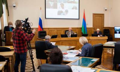 Артур Парфенчиков - Комитет по бюджету и налогам поддержал изменения в бюджет Карелии на 2021 год - gubdaily.ru - республика Карелия