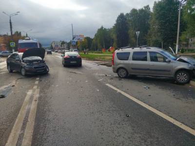 В Твери в столкновении Лады и Skoda пострадал один из водителей - afanasy.biz - Тверь - район Пролетарский, Тверь