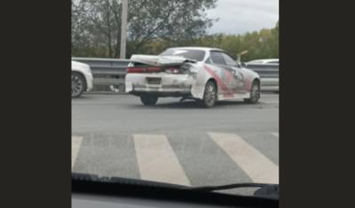 В Тюмени на Пермякова гонщик попал в аварию на скользкой трассе - nashgorod.ru - Тюмень