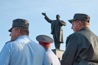 Полицейским запретили покидать Россию - lenta.ru - Москва - Россия - Екатеринбург - округ Южный, Москва