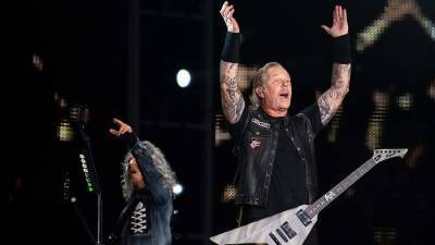 Элтон Джон - Metallica перевыпустила Black Album с каверами на 12 песен - iz.ru - Израиль