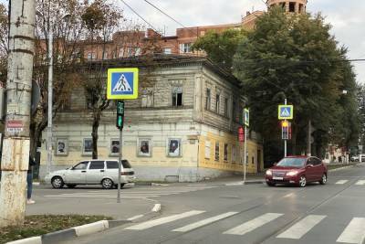 Развалины Доходного дома на улице Пушкинской в Туле подкрасили желтой краской - tula.mk.ru - Россия - Тула
