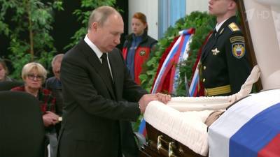 Владимир Путин - Евгений Зиничев - Сегодня с воинскими почестями проводили в последний путь Евгения Зиничева - 1tv.ru - Россия