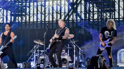 Элтон Джон - Более 50 артистов перепели песни Metallica к юбилею «Черного альбома» - mir24.tv - США