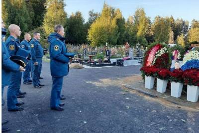 Владимир Путин - Евгений Зиничев - Опубликовано видео с похорон главы МЧС Евгения Зиничева на Северном кладбище - spb.mk.ru - Россия - Санкт-Петербург