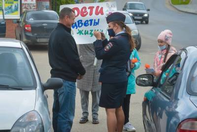 В Ивановской области водителям раздали букеты из конфет - mkivanovo.ru - Ивановская обл.