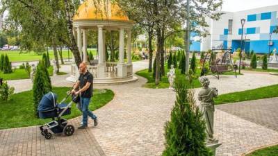 Благоустройство около Солнцевского отдела ЗАГС завершили ко Дню города в Москве - vm.ru - Москва - Благоустройство
